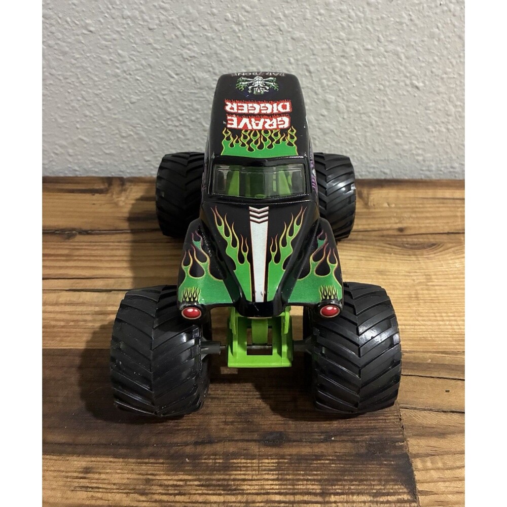 Monster Jam Grave Digger 1:24 Die-cast Truck Metal Look Body Gray Rare BKT 8"